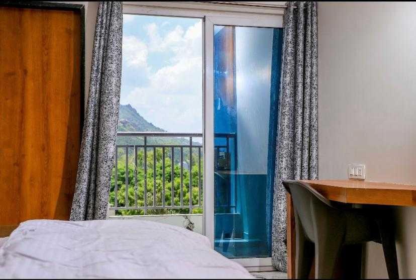 Super Townhouse Ambaji Formerly Hotel Kardhar Inn Exteriér fotografie