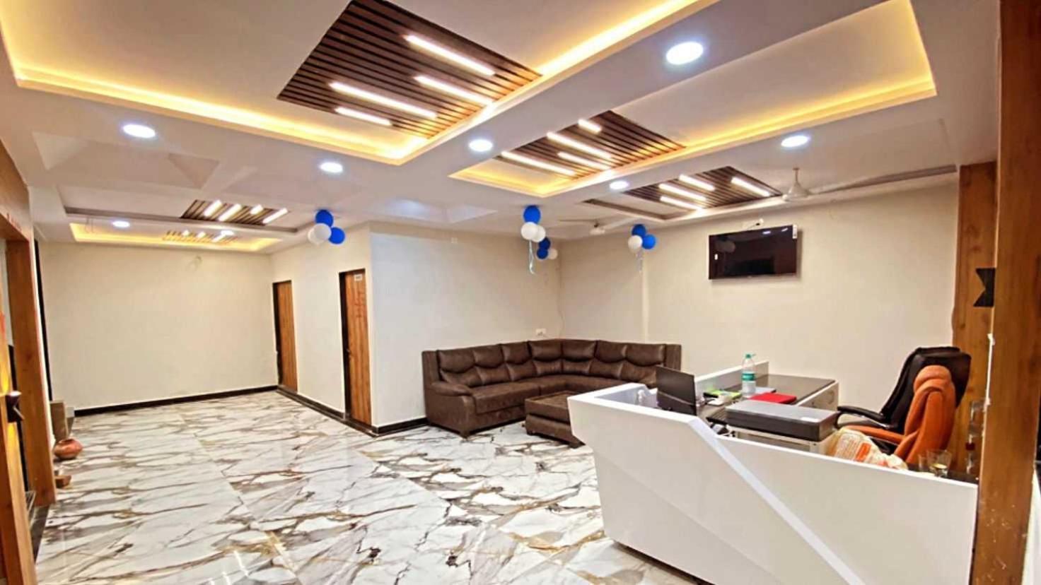 Super Townhouse Ambaji Formerly Hotel Kardhar Inn Exteriér fotografie