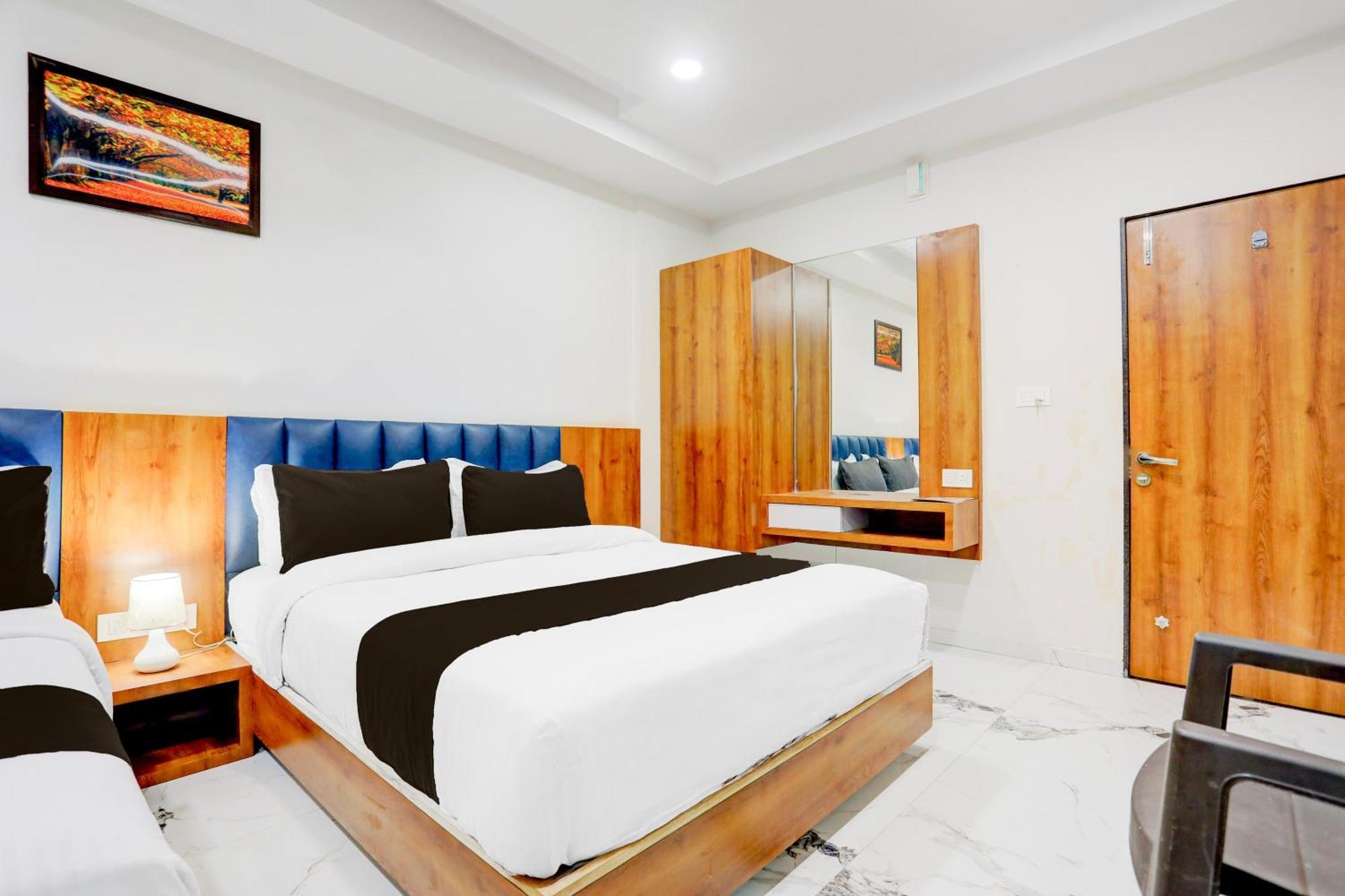 Super Townhouse Ambaji Formerly Hotel Kardhar Inn Exteriér fotografie