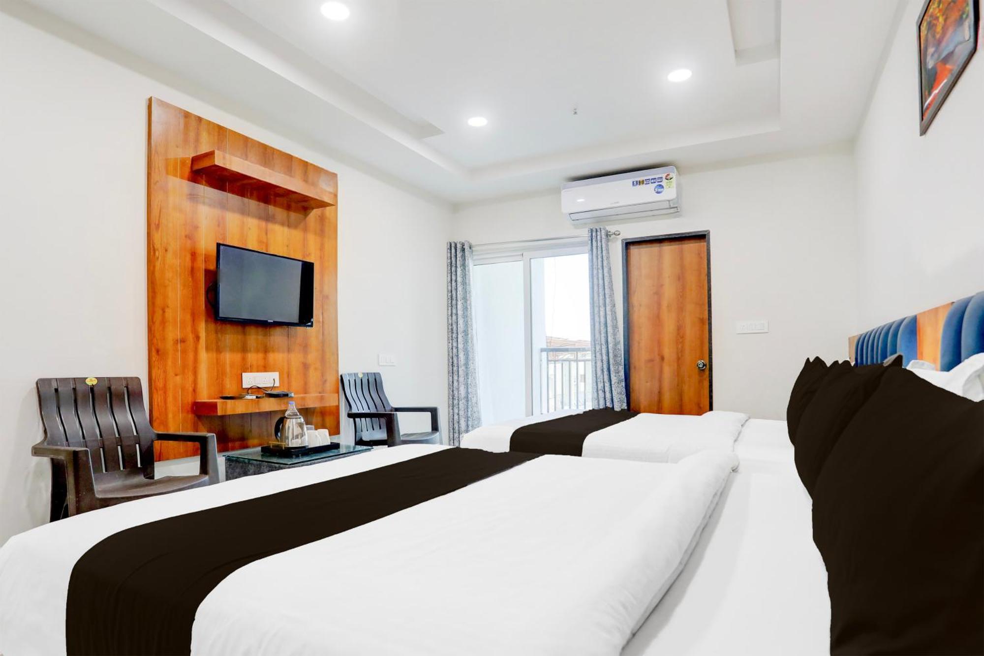 Super Townhouse Ambaji Formerly Hotel Kardhar Inn Exteriér fotografie