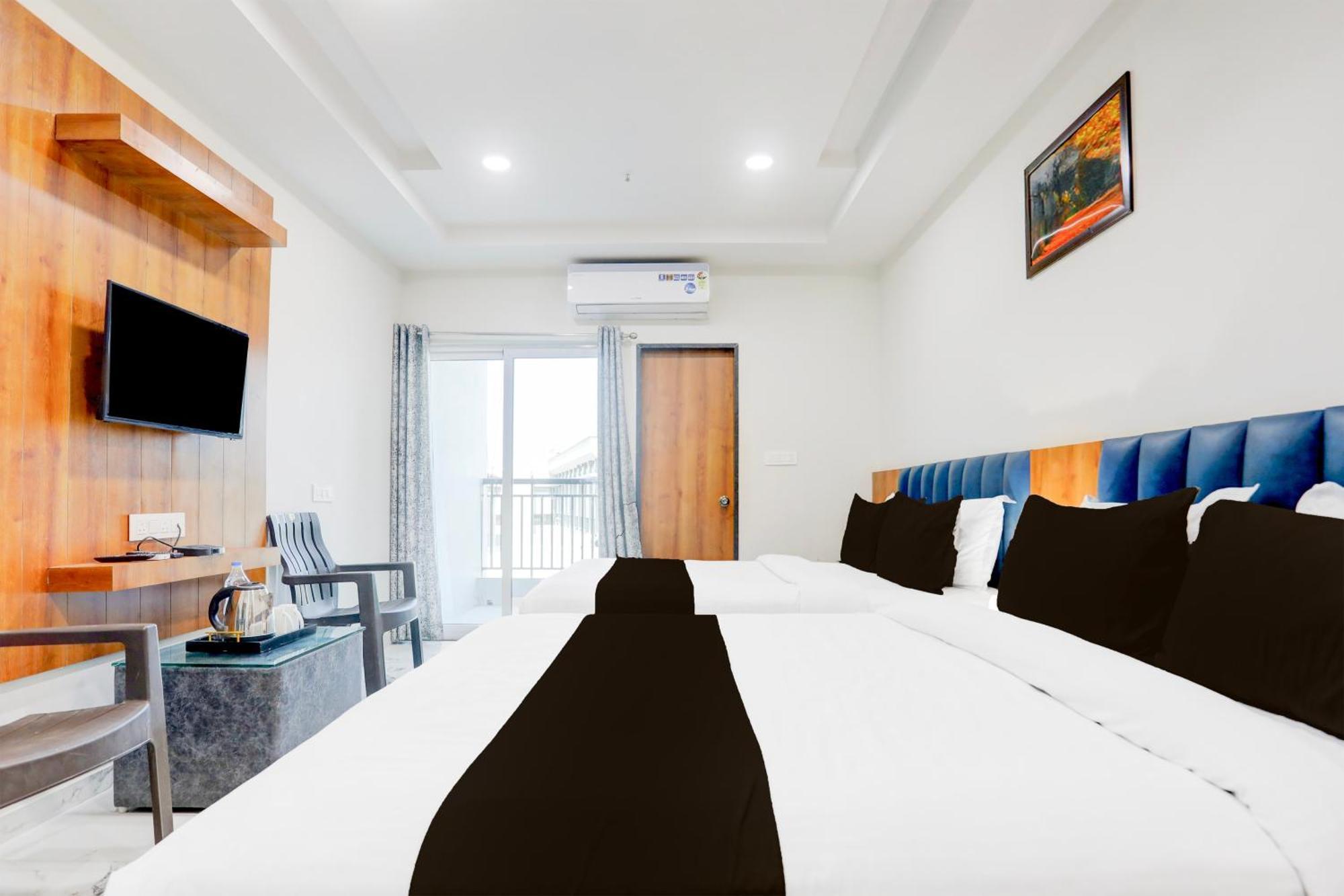 Super Townhouse Ambaji Formerly Hotel Kardhar Inn Exteriér fotografie