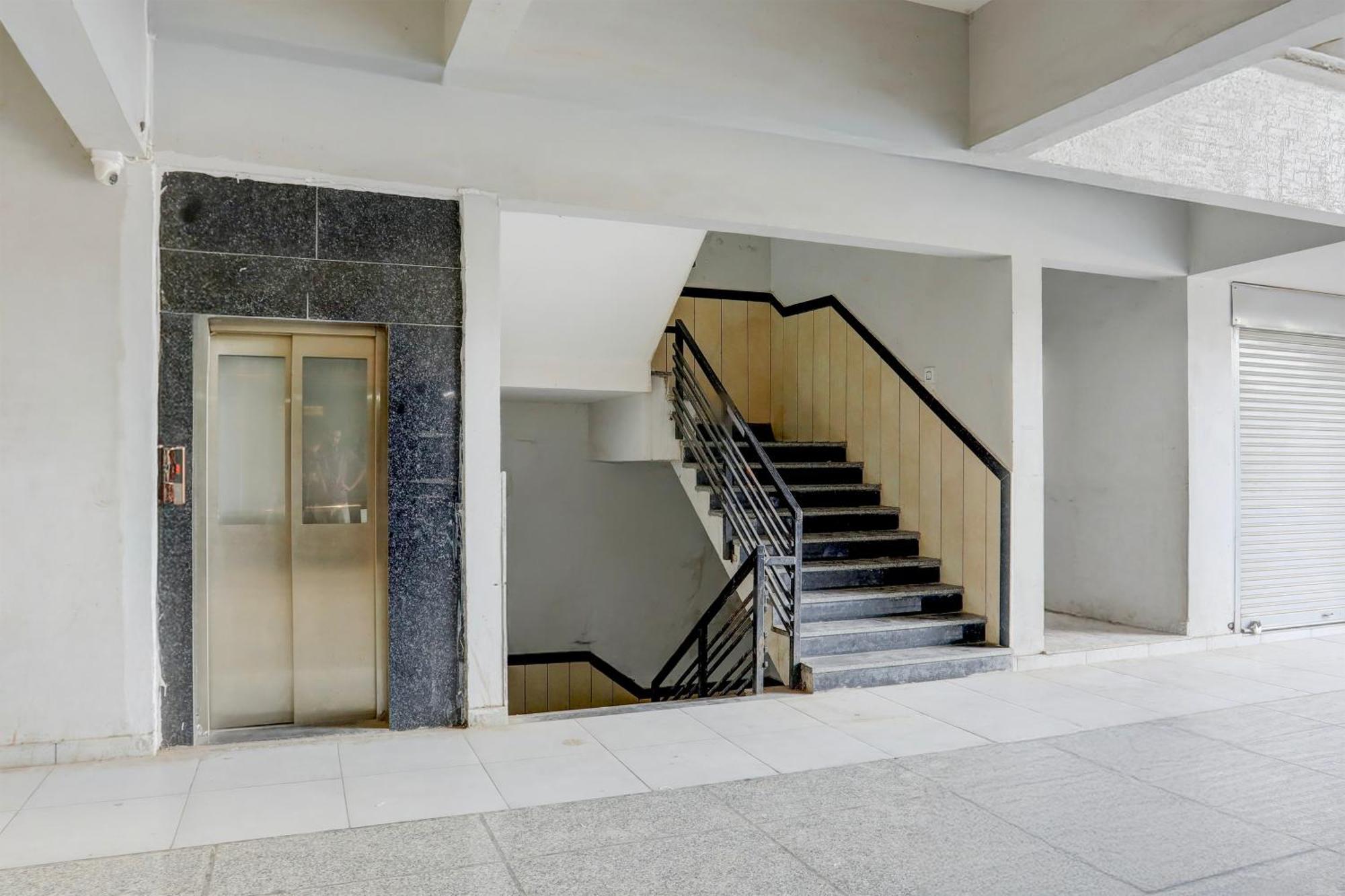 Super Townhouse Ambaji Formerly Hotel Kardhar Inn Exteriér fotografie