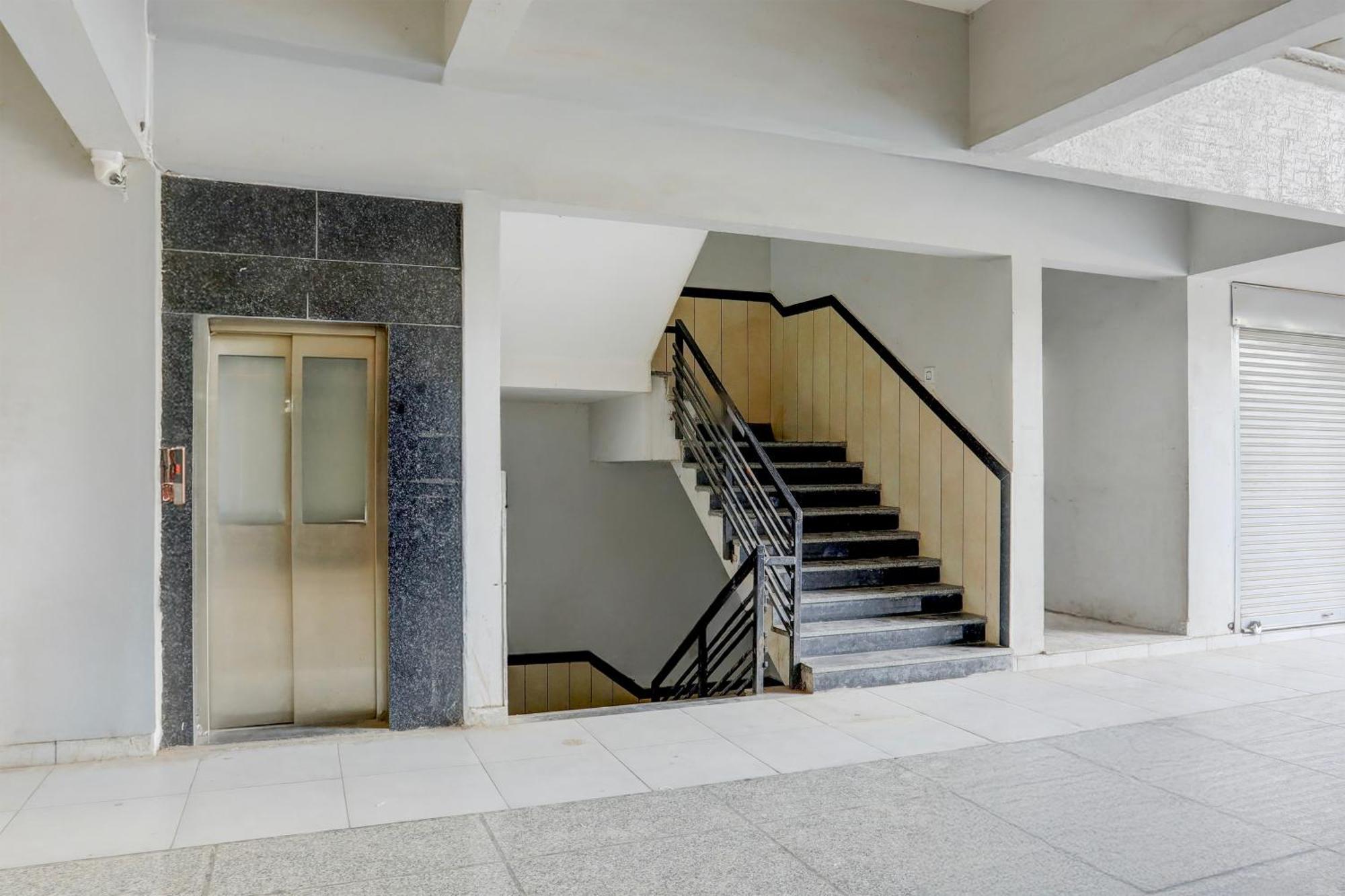 Super Townhouse Ambaji Formerly Hotel Kardhar Inn Exteriér fotografie