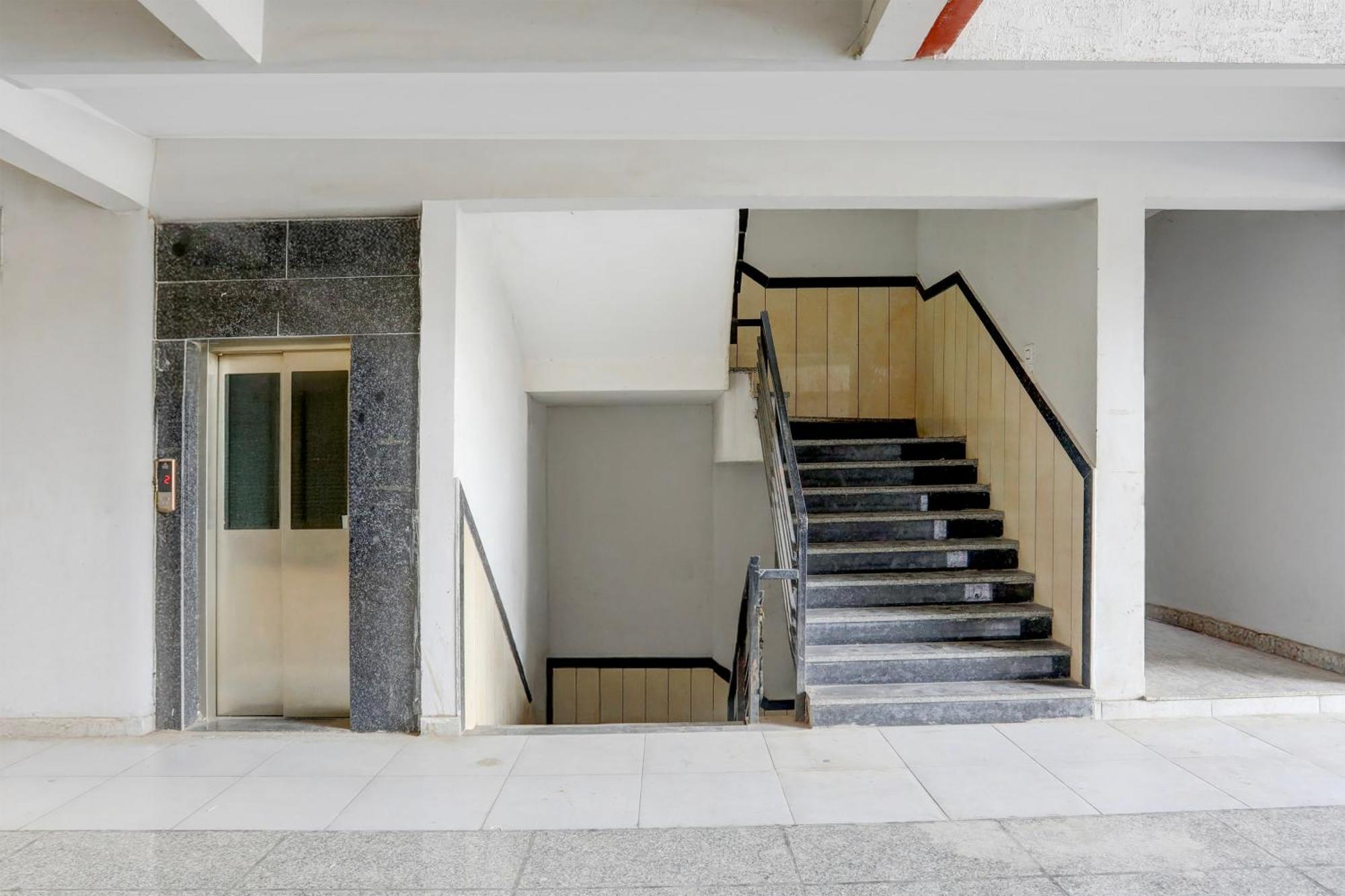 Super Townhouse Ambaji Formerly Hotel Kardhar Inn Exteriér fotografie